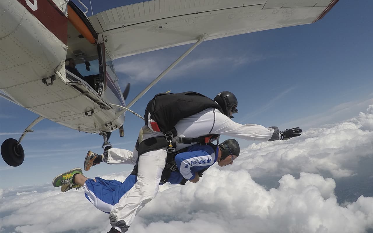 Skysurfing